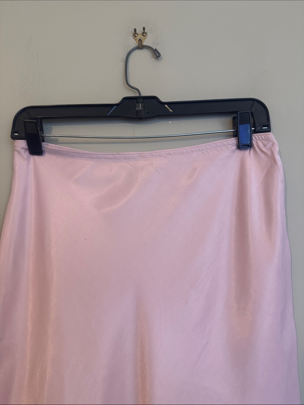 NWOT- Topshop satin bias maxi skirt in pink with burgundy lace, size US 8 - Picture 7 of 12